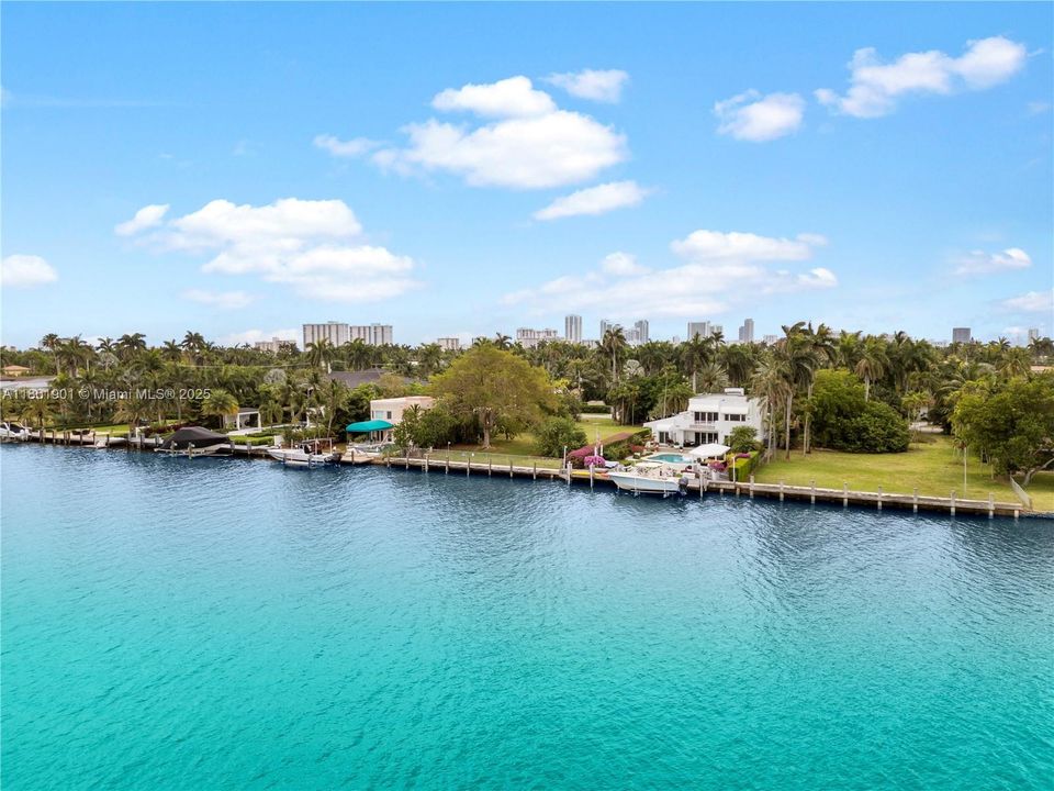 待售: $3,900,000 (0.45 acres)