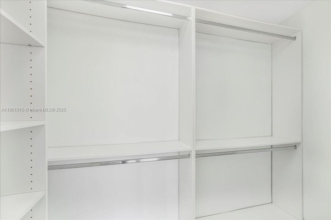 Walking closet