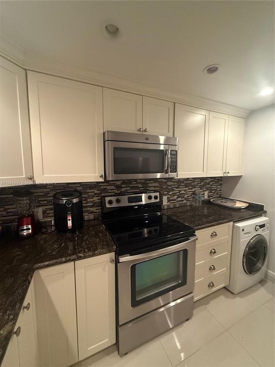 For Rent: $3,200 (2 beds, 2 baths, 1070 Square Feet)