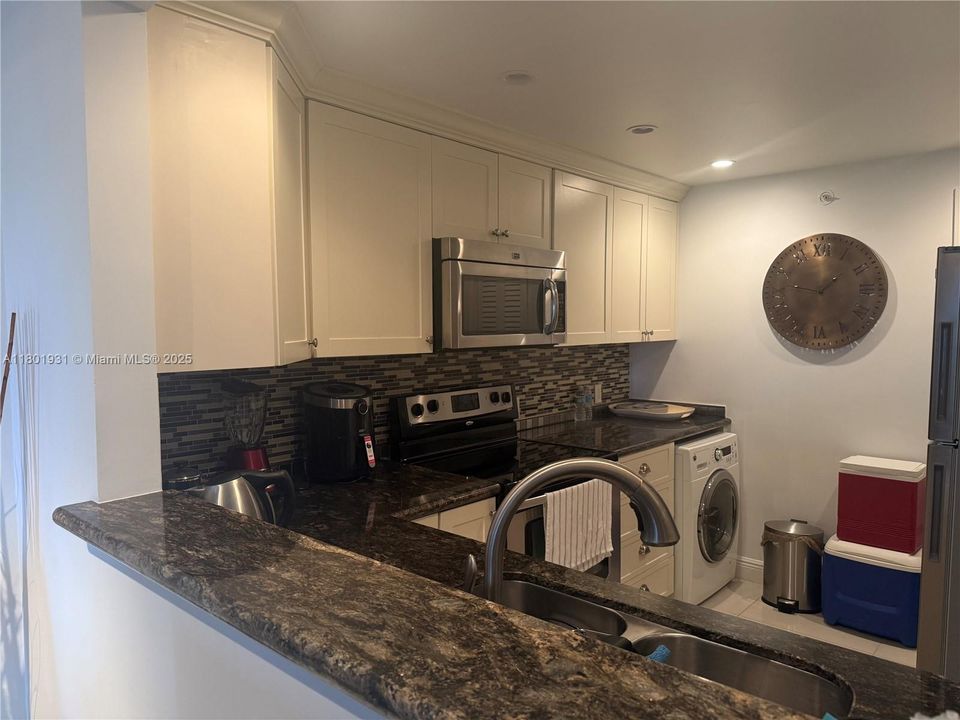 For Rent: $3,200 (2 beds, 2 baths, 1070 Square Feet)