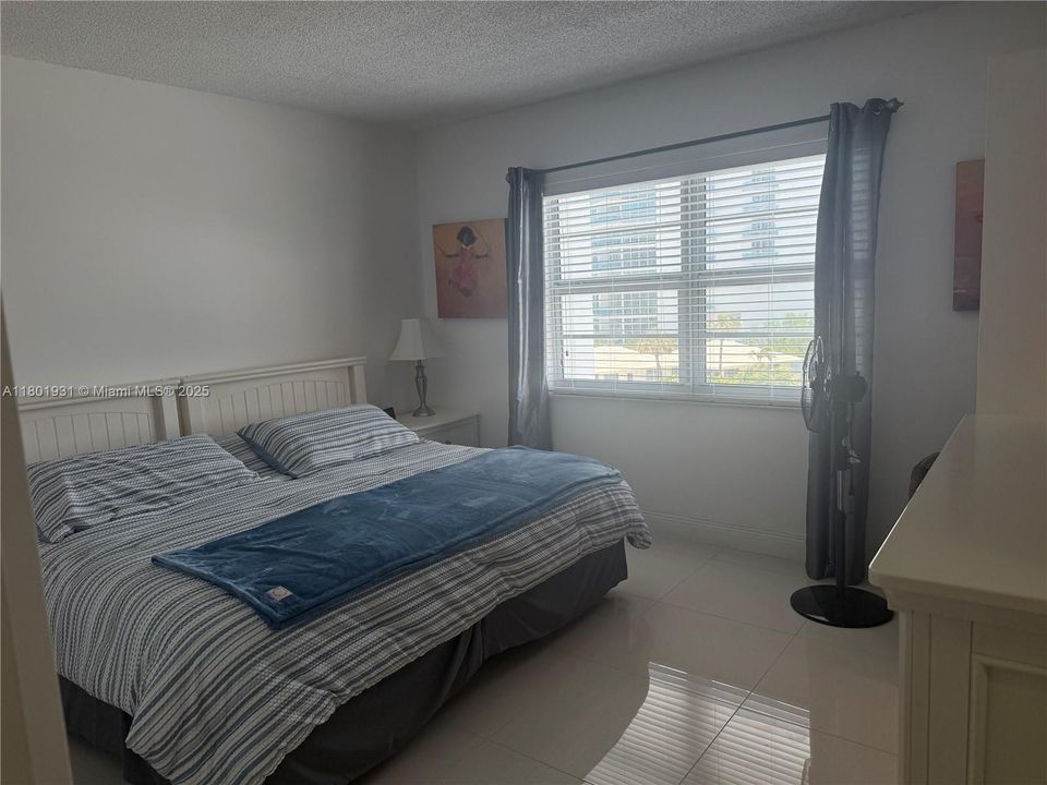 For Rent: $3,200 (2 beds, 2 baths, 1070 Square Feet)