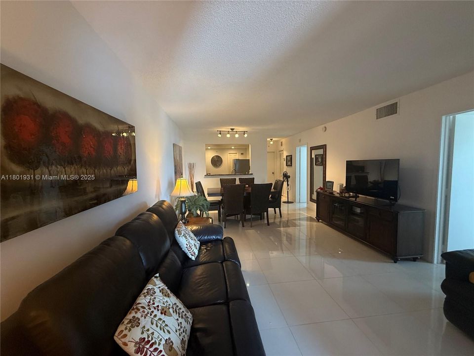 For Rent: $3,200 (2 beds, 2 baths, 1070 Square Feet)