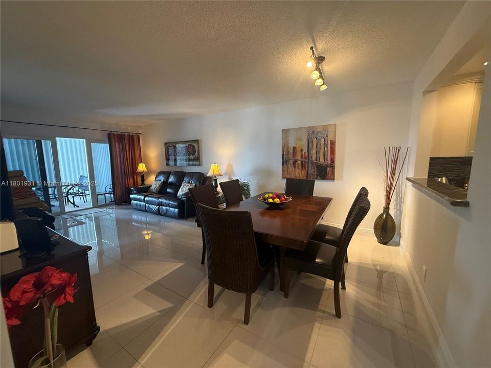 For Rent: $3,200 (2 beds, 2 baths, 1070 Square Feet)