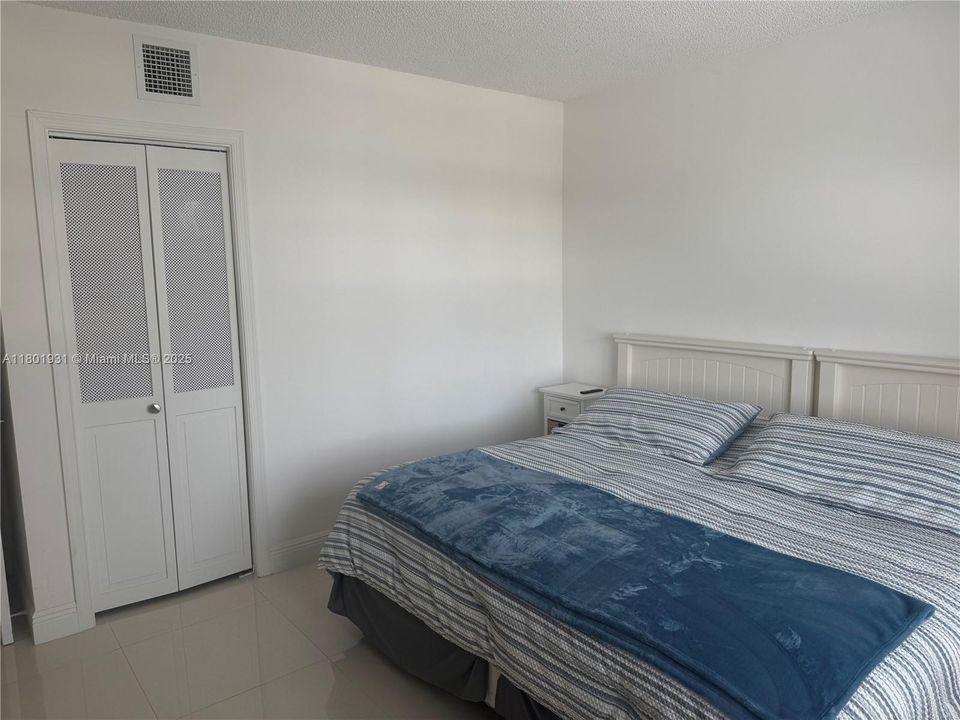 For Rent: $3,200 (2 beds, 2 baths, 1070 Square Feet)