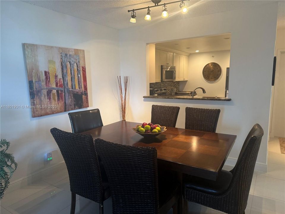 For Rent: $3,200 (2 beds, 2 baths, 1070 Square Feet)