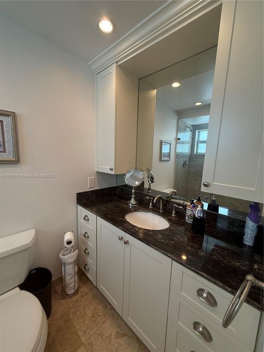 For Rent: $3,200 (2 beds, 2 baths, 1070 Square Feet)