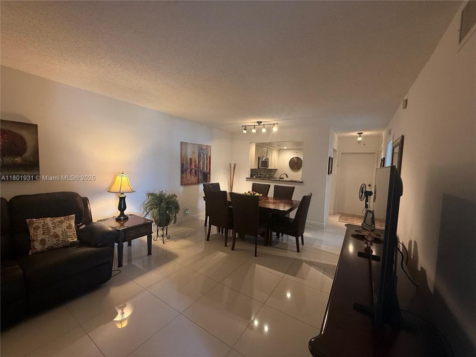 For Rent: $3,200 (2 beds, 2 baths, 1070 Square Feet)