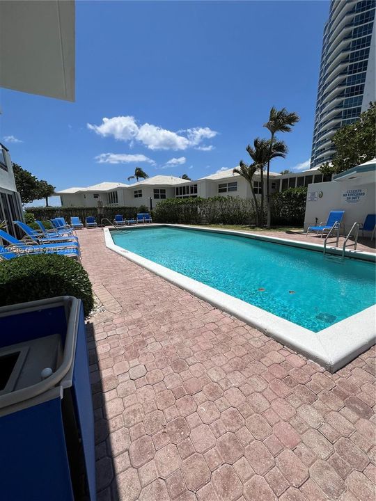 For Rent: $3,200 (2 beds, 2 baths, 1070 Square Feet)