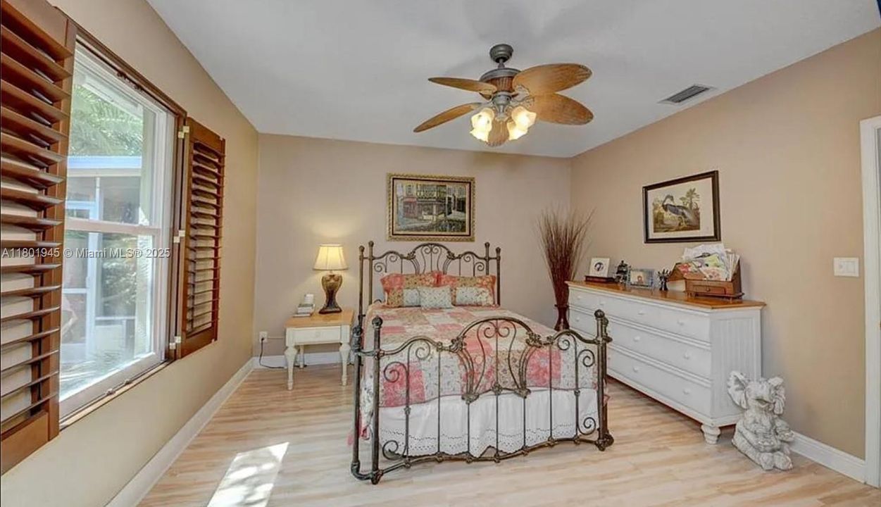 For Sale: $369,900 (4 beds, 2 baths, 1740 Square Feet)