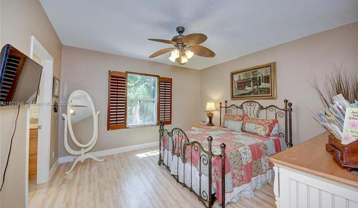 For Sale: $369,900 (4 beds, 2 baths, 1740 Square Feet)