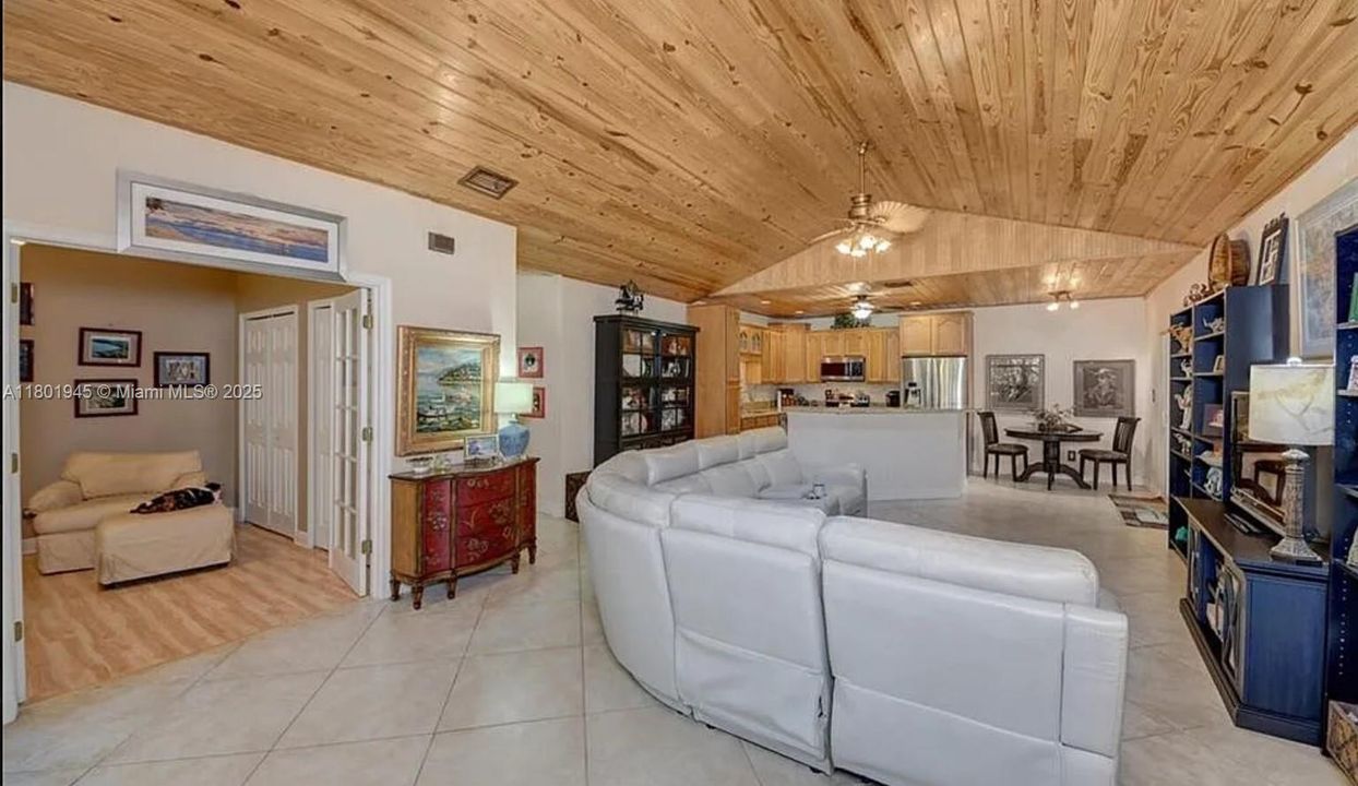 For Sale: $369,900 (4 beds, 2 baths, 1740 Square Feet)