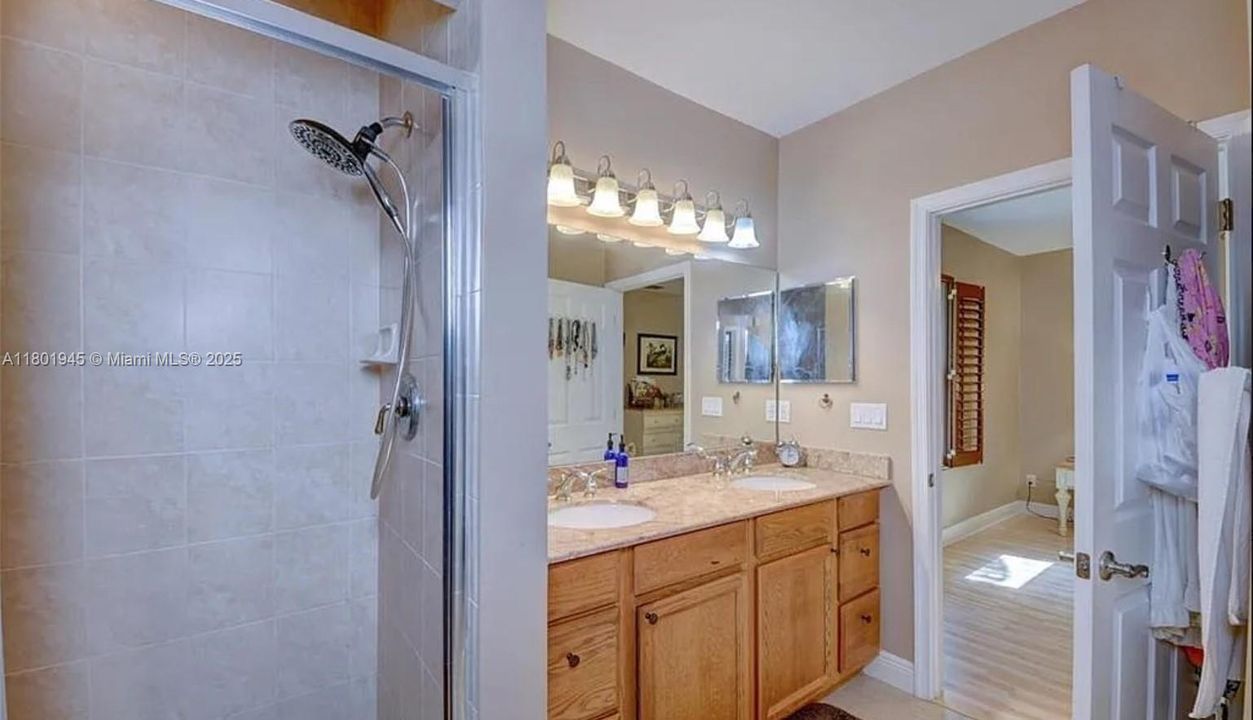 For Sale: $369,900 (4 beds, 2 baths, 1740 Square Feet)