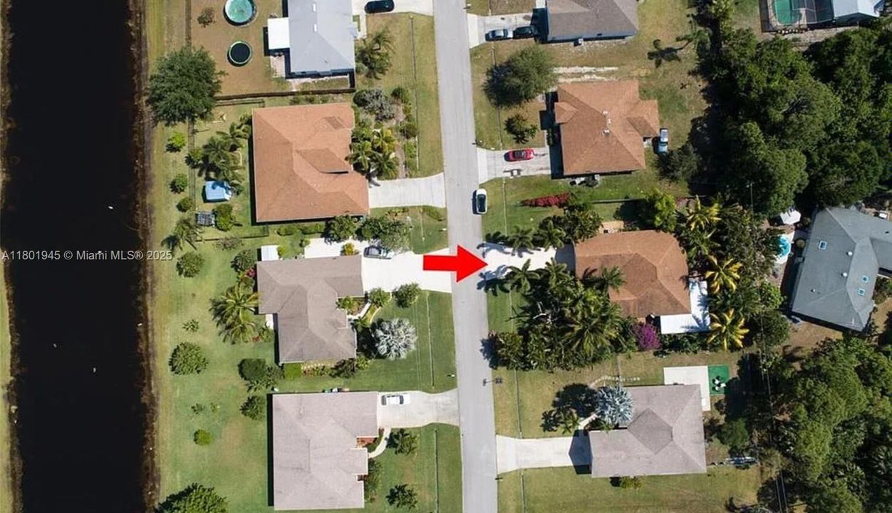 For Sale: $369,900 (4 beds, 2 baths, 1740 Square Feet)