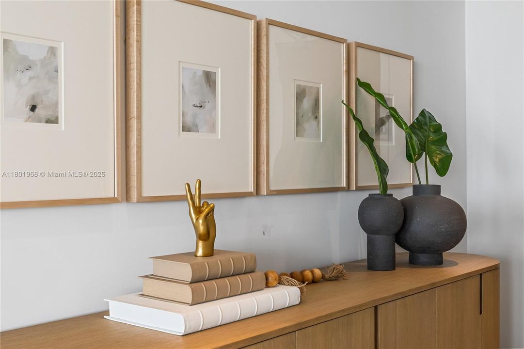 Recently Sold: $4,050,000 (3 beds, 3 baths, 2336 Square Feet)