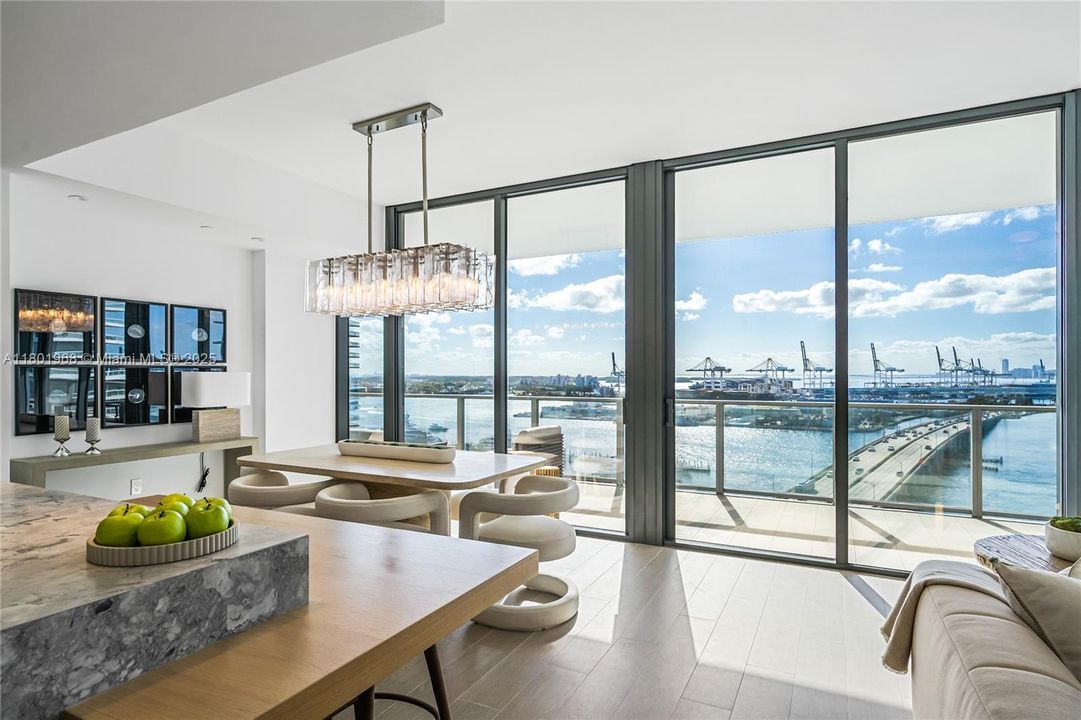 Recently Sold: $4,050,000 (3 beds, 3 baths, 2336 Square Feet)