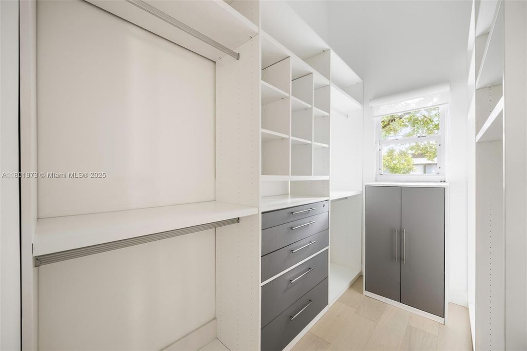 Recently Rented: $18,000 (4 beds, 3 baths, 3237 Square Feet)