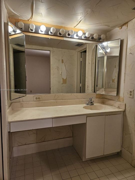 Active With Contract: $95,000 (2 beds, 2 baths, 1270 Square Feet)