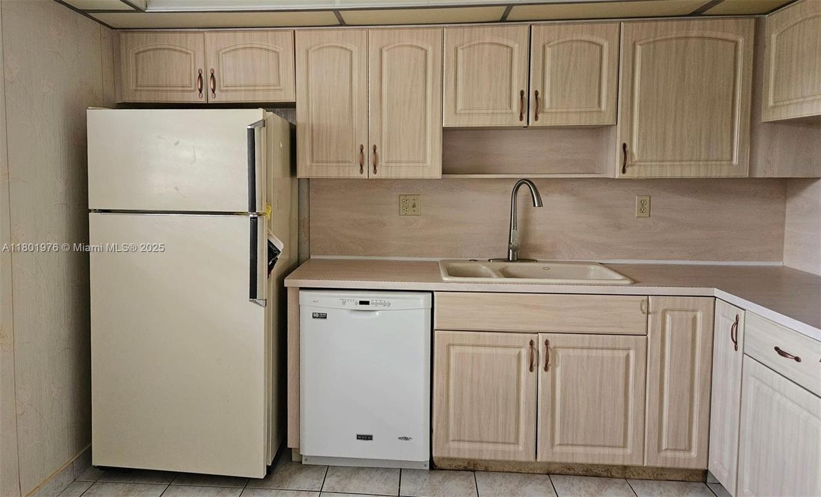 Active With Contract: $95,000 (2 beds, 2 baths, 1270 Square Feet)