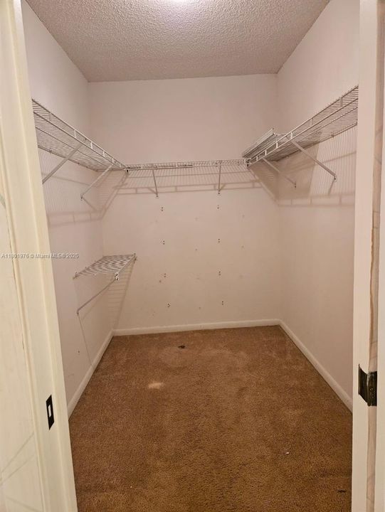 Active With Contract: $95,000 (2 beds, 2 baths, 1270 Square Feet)