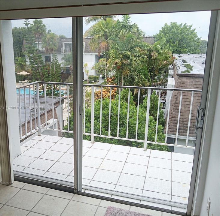 Recently Sold: $250,000 (1 beds, 1 baths, 677 Square Feet)