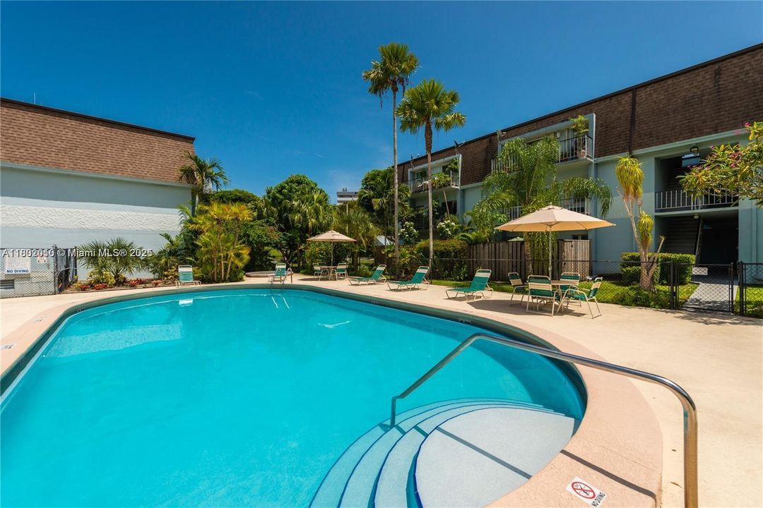 Recently Sold: $250,000 (1 beds, 1 baths, 677 Square Feet)