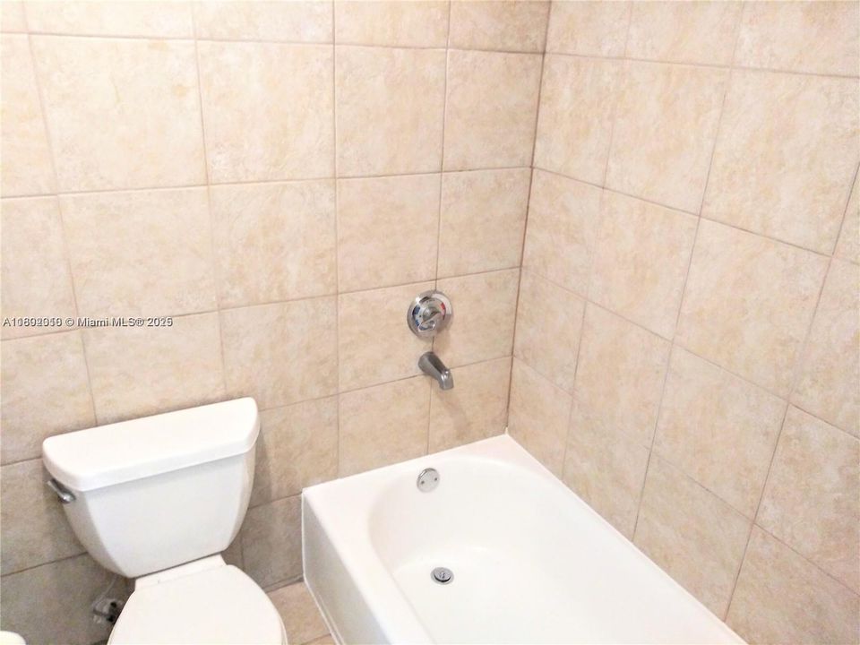 Recently Sold: $250,000 (1 beds, 1 baths, 677 Square Feet)