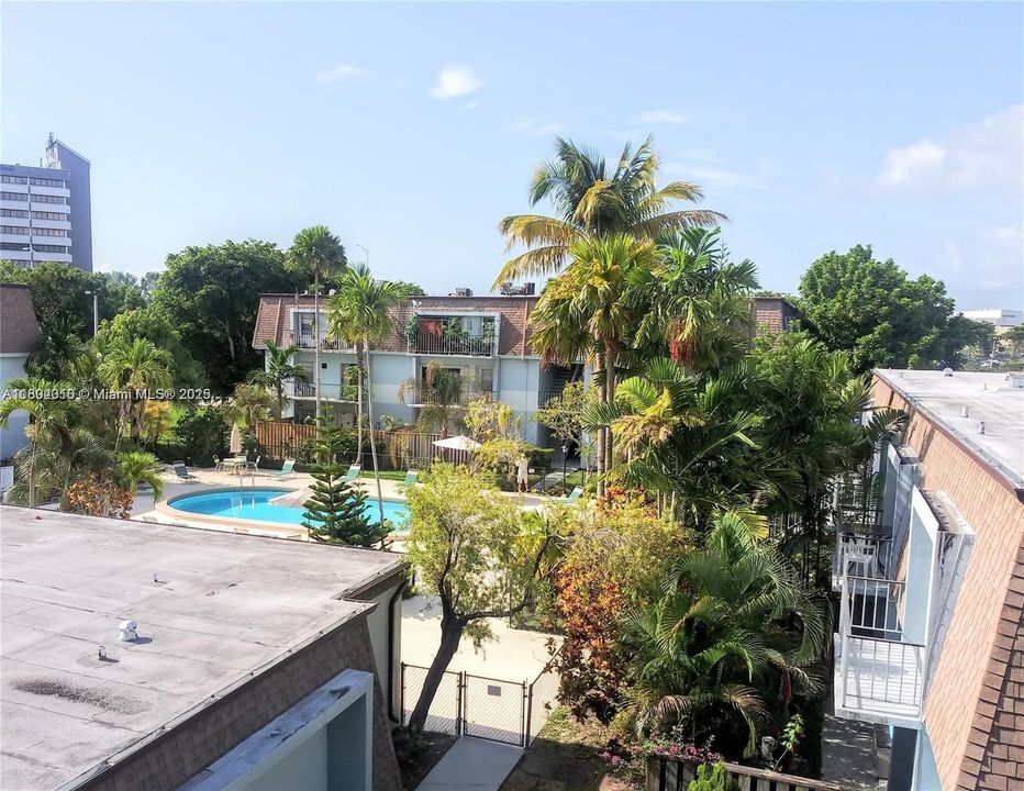 Recently Sold: $250,000 (1 beds, 1 baths, 677 Square Feet)