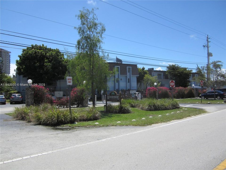 Recently Sold: $250,000 (1 beds, 1 baths, 677 Square Feet)