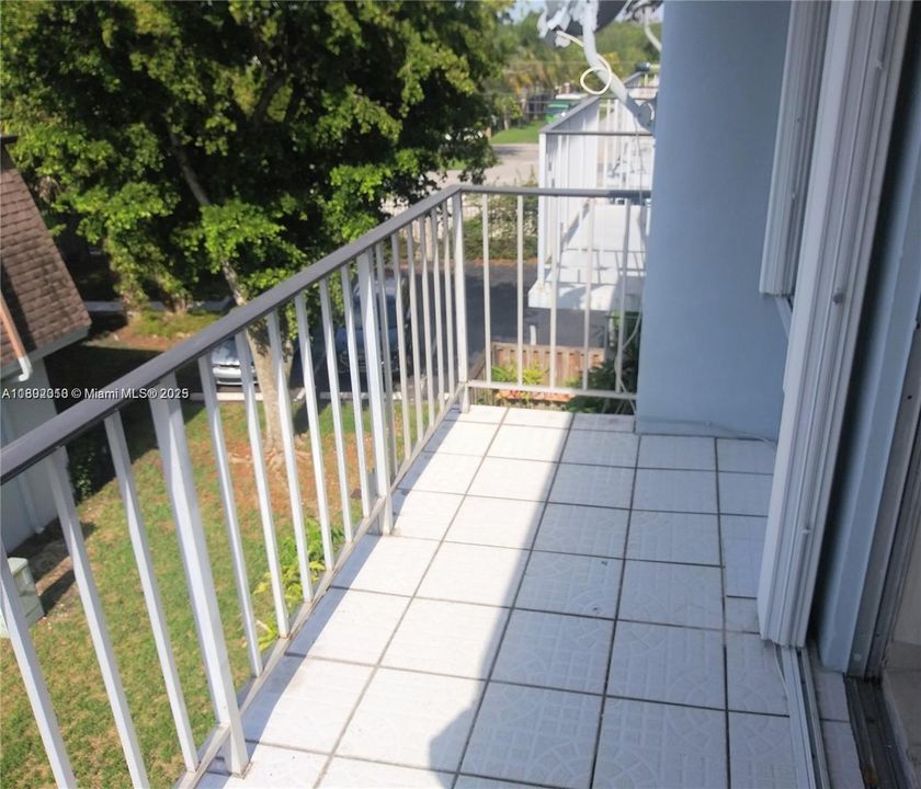 Recently Sold: $250,000 (1 beds, 1 baths, 677 Square Feet)