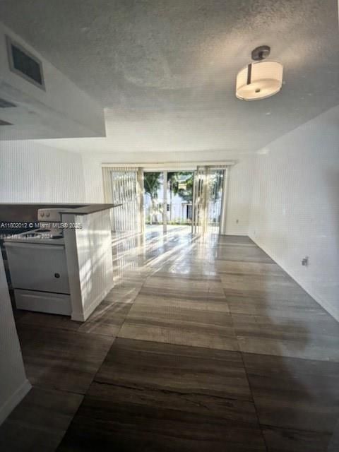 最近租的: $1,850 (1 贝兹, 1 浴室, 635 平方英尺)