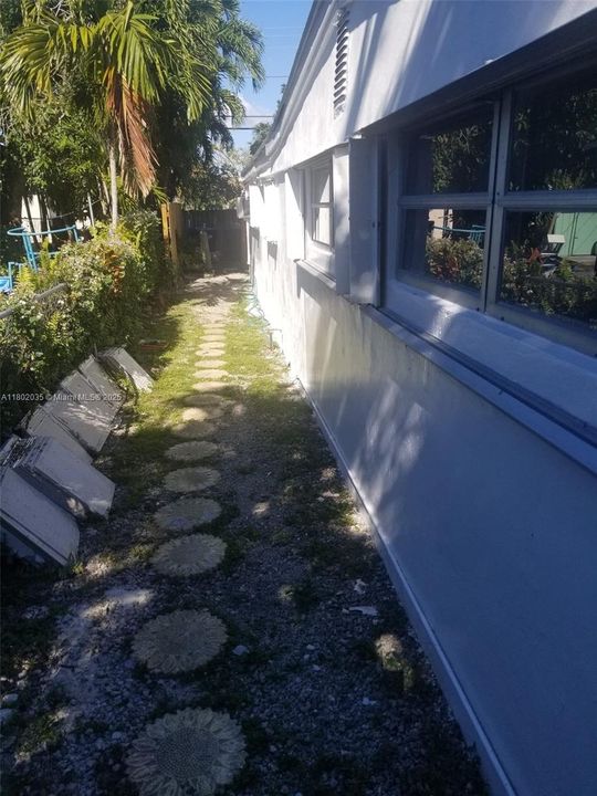 最近售出: $525,000 (2 贝兹, 1 浴室, 1676 平方英尺)