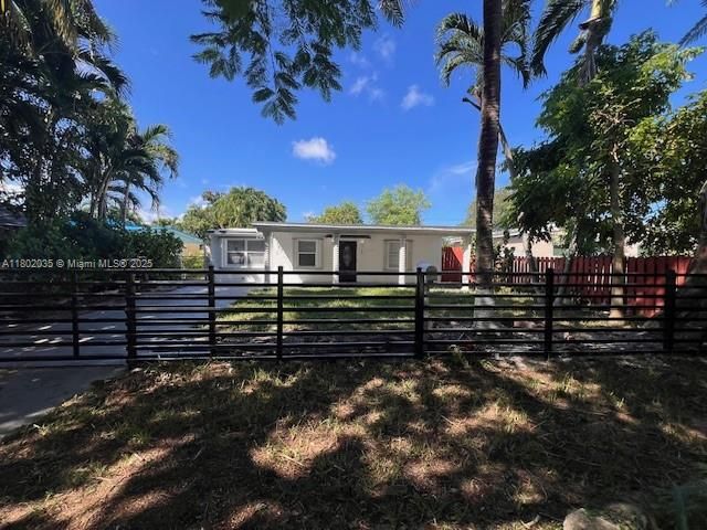 最近售出: $525,000 (2 贝兹, 1 浴室, 1676 平方英尺)