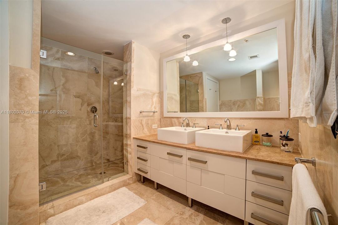 En Venta: $1,000,000 (1 camas, 2 baños, 985 Pies cuadrados)