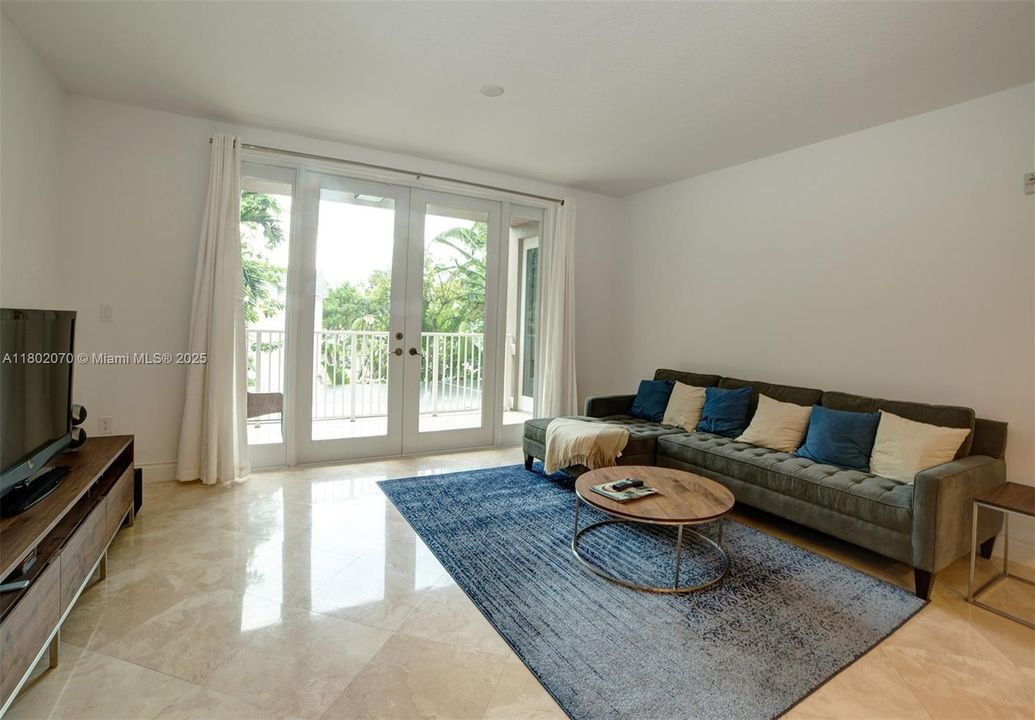 En Venta: $1,000,000 (1 camas, 2 baños, 985 Pies cuadrados)