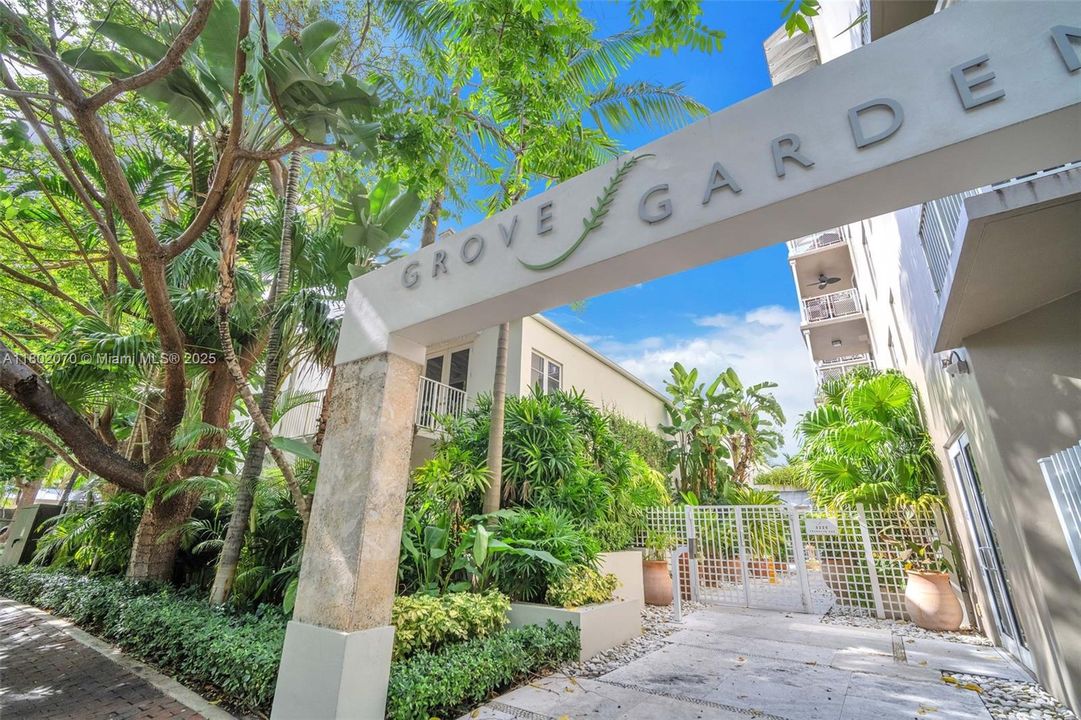 En Venta: $1,000,000 (1 camas, 2 baños, 985 Pies cuadrados)