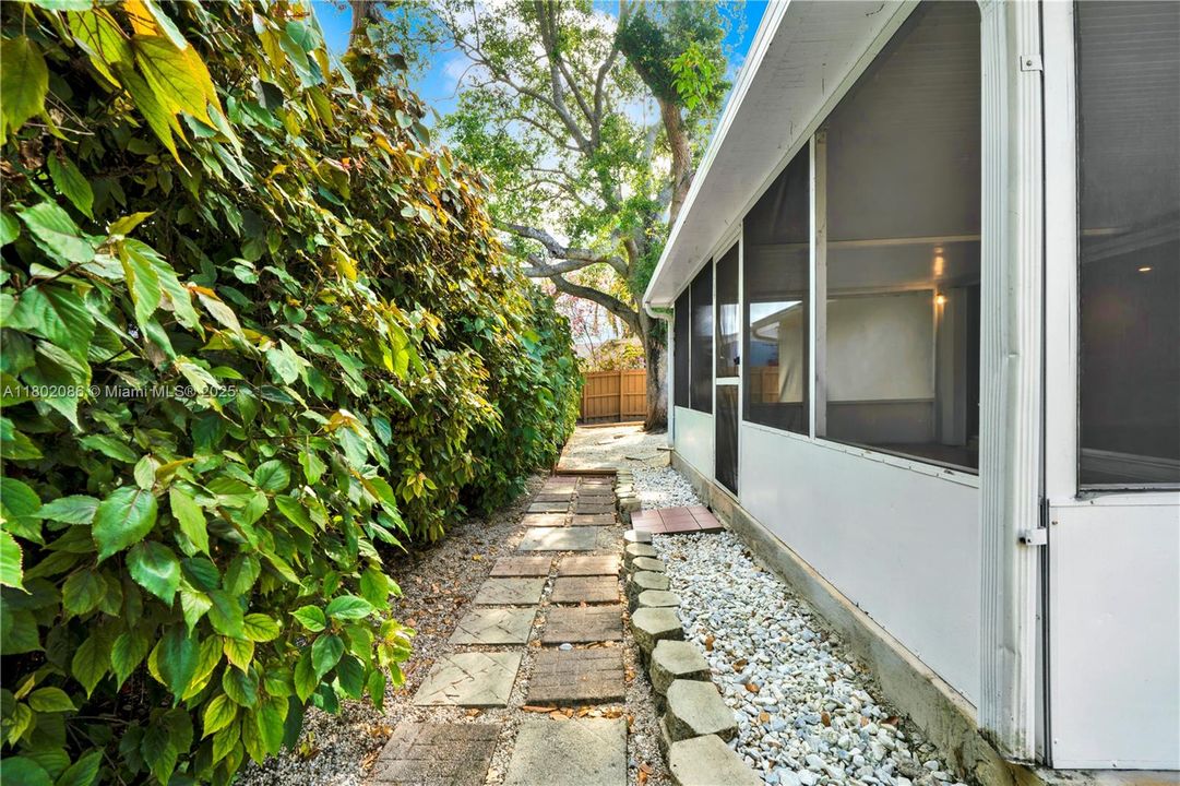 Vendido Recientemente: $490,000 (3 camas, 2 baños, 1808 Pies cuadrados)