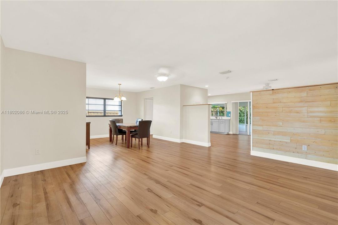 Vendido Recientemente: $490,000 (3 camas, 2 baños, 1808 Pies cuadrados)