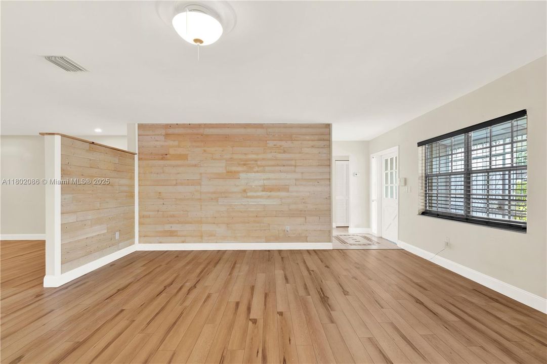 Vendido Recientemente: $490,000 (3 camas, 2 baños, 1808 Pies cuadrados)