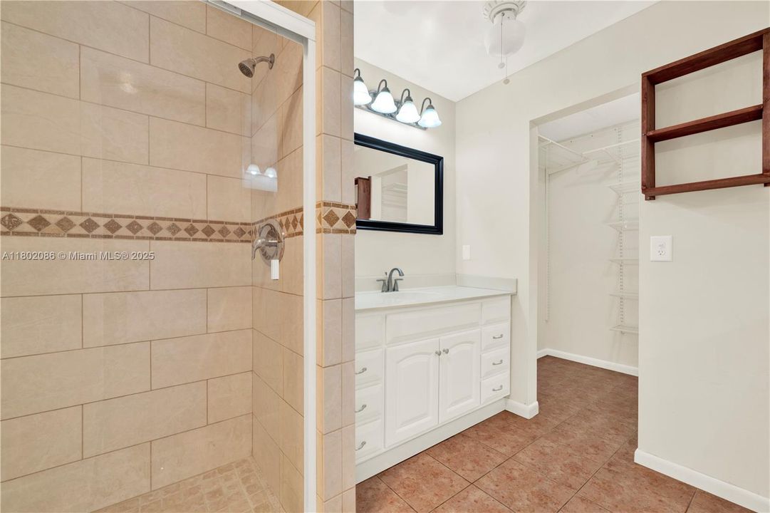 Vendido Recientemente: $490,000 (3 camas, 2 baños, 1808 Pies cuadrados)