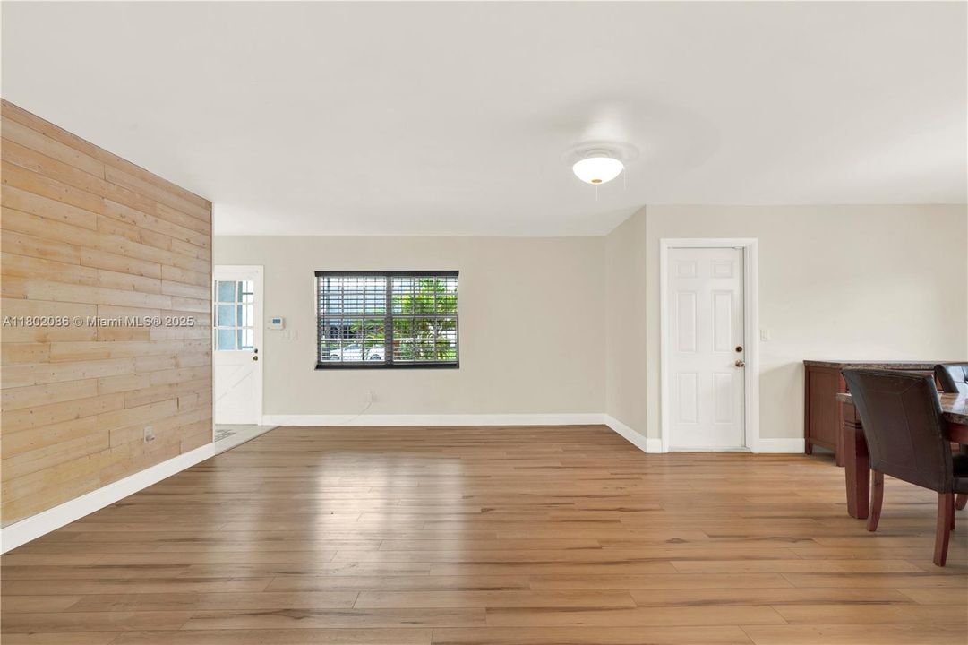 Vendido Recientemente: $490,000 (3 camas, 2 baños, 1808 Pies cuadrados)