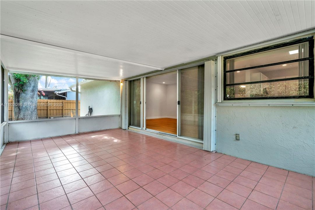 Vendido Recientemente: $490,000 (3 camas, 2 baños, 1808 Pies cuadrados)