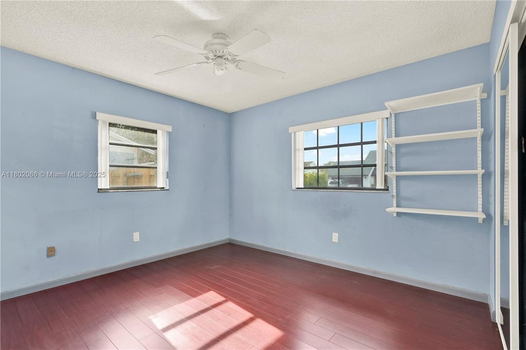 Vendido Recientemente: $490,000 (3 camas, 2 baños, 1808 Pies cuadrados)