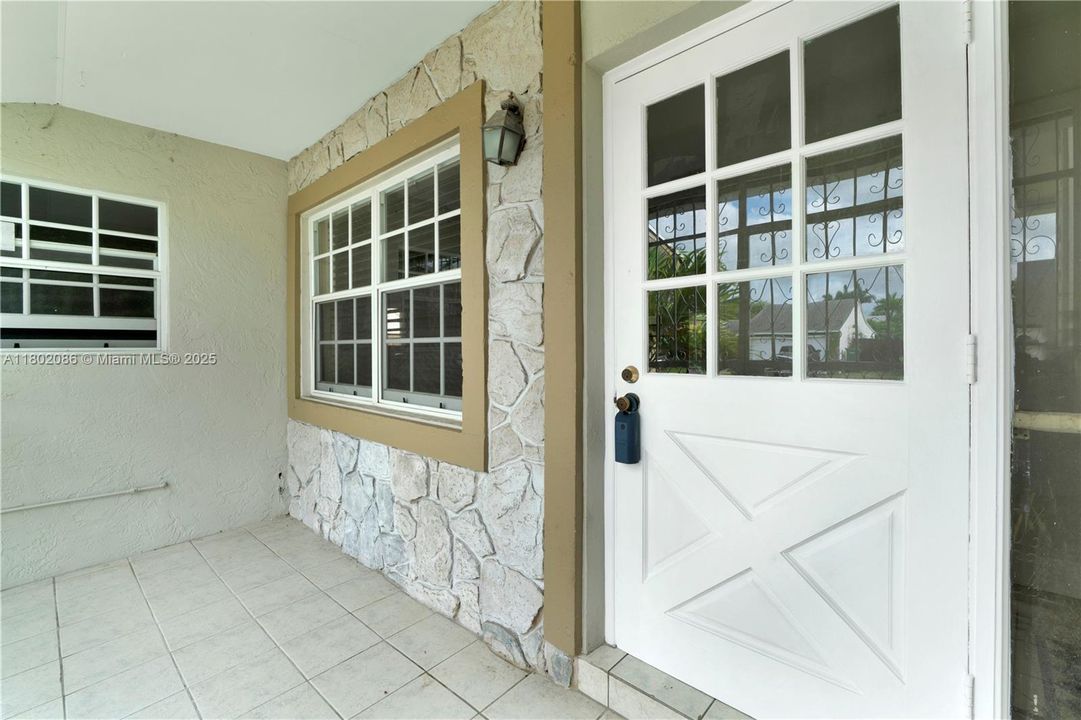 Vendido Recientemente: $490,000 (3 camas, 2 baños, 1808 Pies cuadrados)