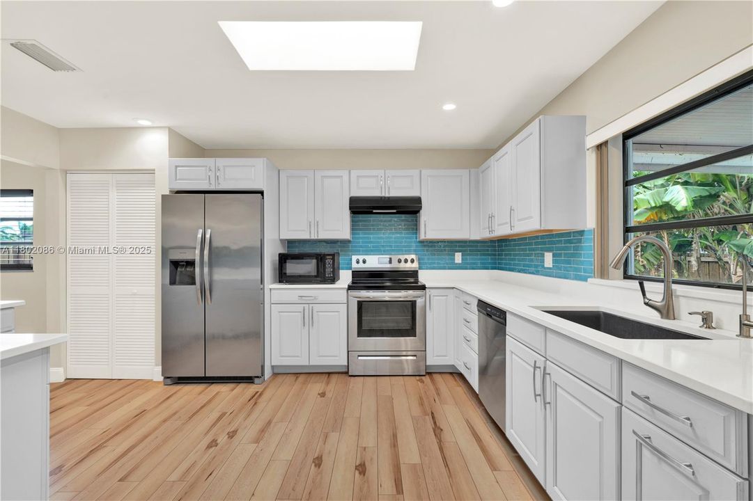 Vendido Recientemente: $490,000 (3 camas, 2 baños, 1808 Pies cuadrados)