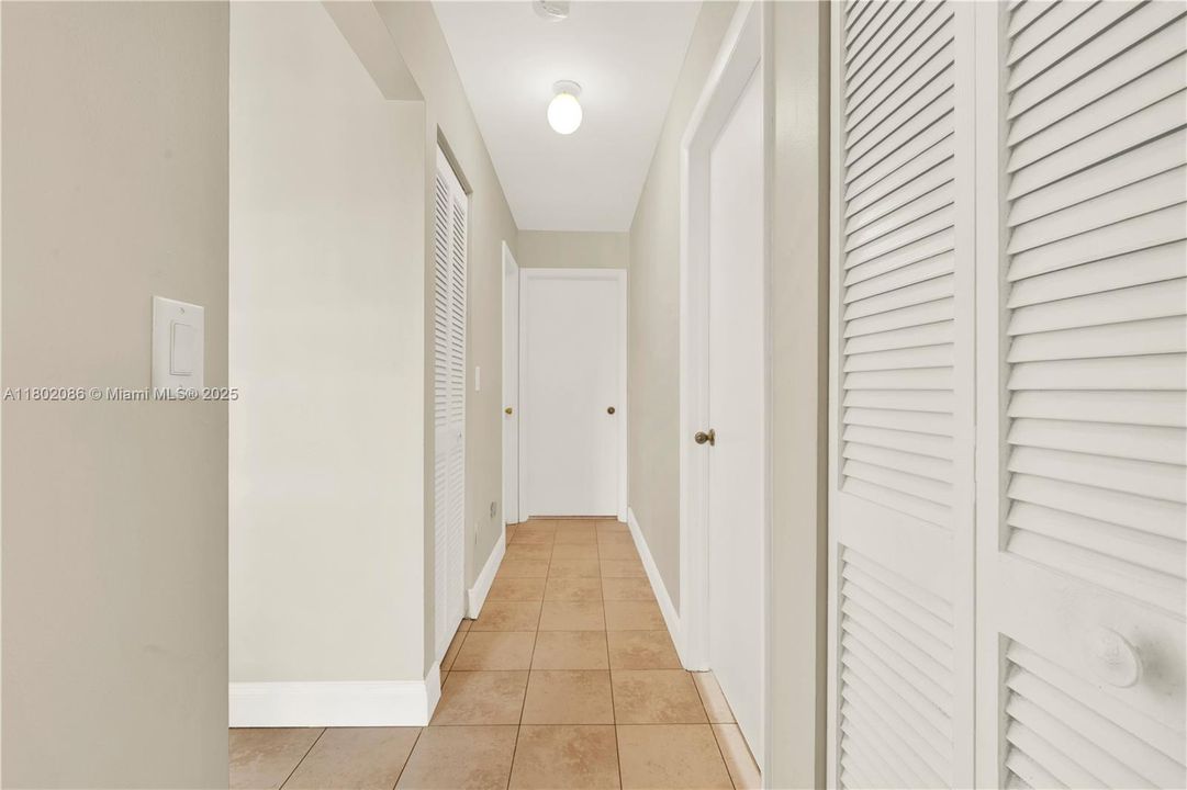 Vendido Recientemente: $490,000 (3 camas, 2 baños, 1808 Pies cuadrados)