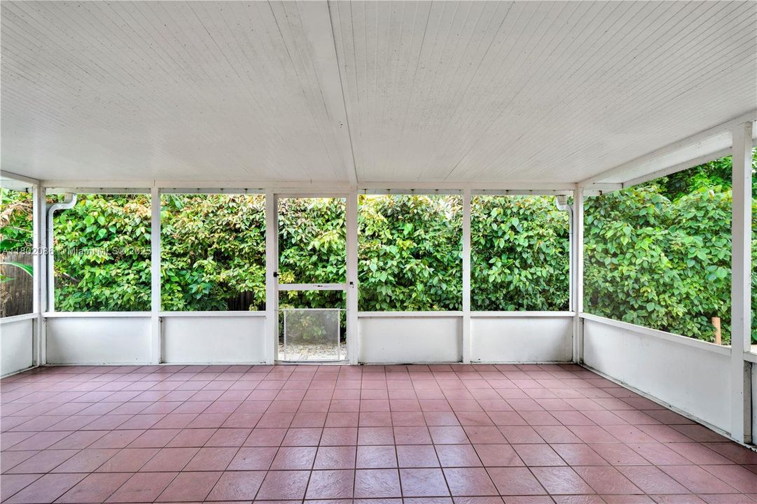 Vendido Recientemente: $490,000 (3 camas, 2 baños, 1808 Pies cuadrados)