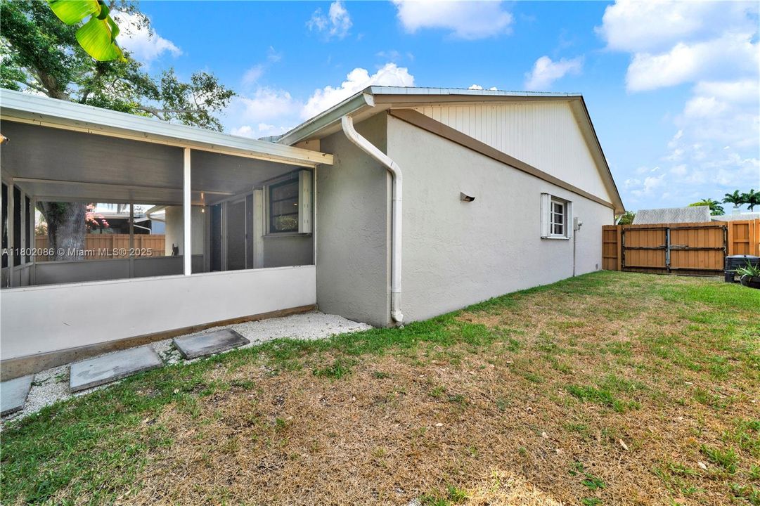 Vendido Recientemente: $490,000 (3 camas, 2 baños, 1808 Pies cuadrados)