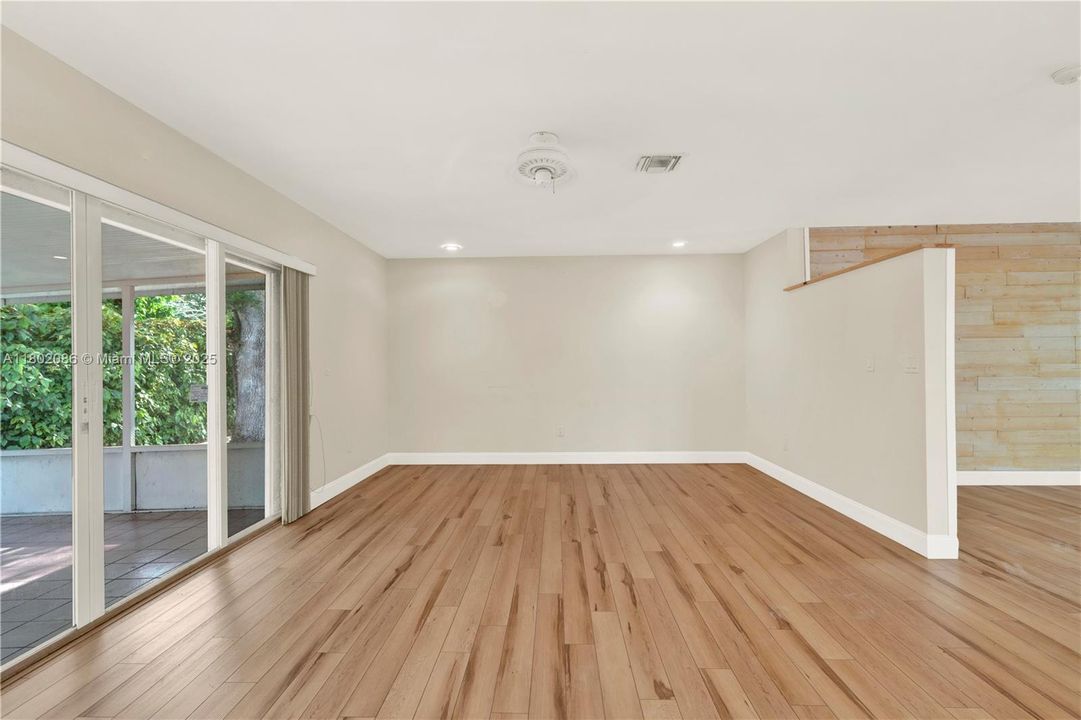 Vendido Recientemente: $490,000 (3 camas, 2 baños, 1808 Pies cuadrados)