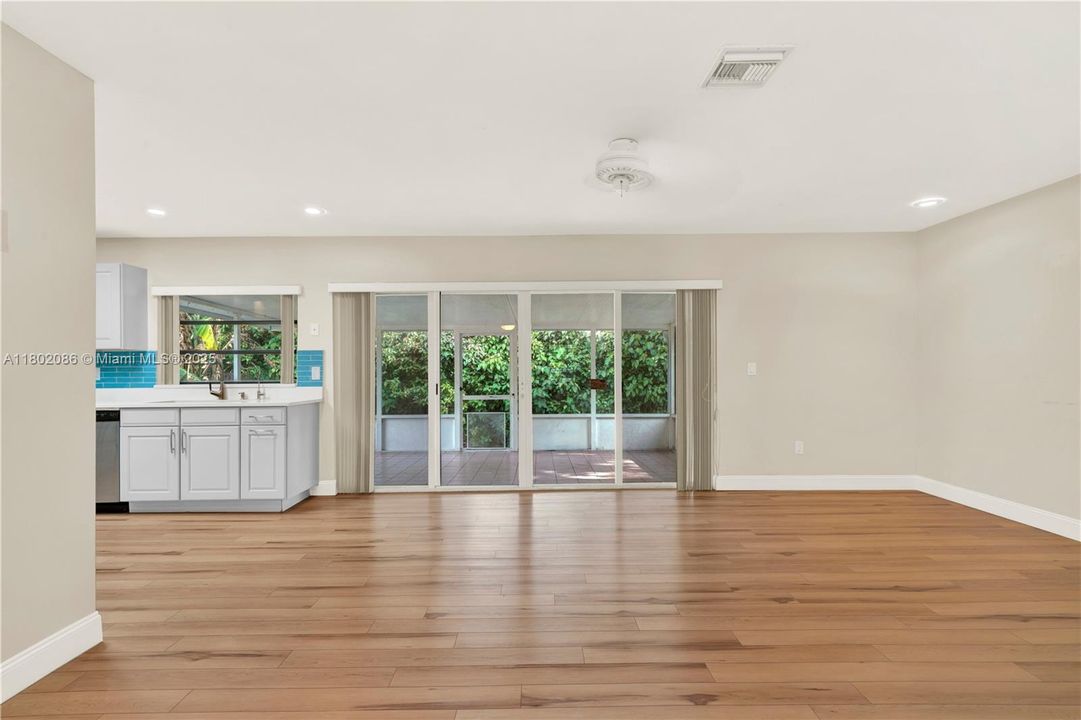 Vendido Recientemente: $490,000 (3 camas, 2 baños, 1808 Pies cuadrados)