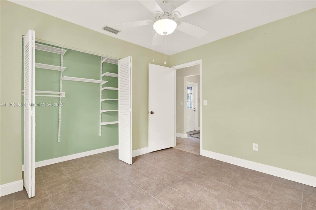 Vendido Recientemente: $490,000 (3 camas, 2 baños, 1808 Pies cuadrados)